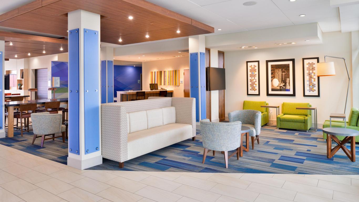 Holiday Inn Express & Suites Madison