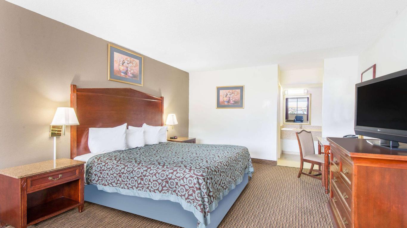 Days Inn by Wyndham Arlington Pentagon