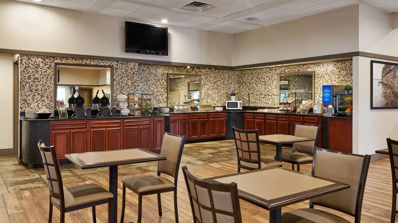 Best Western Plus Milwaukee Airport Hotel & Conference Center