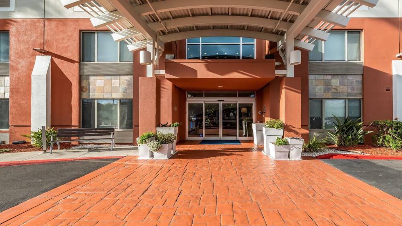 Holiday Inn Express & Suites Fremont - Milpitas Central
