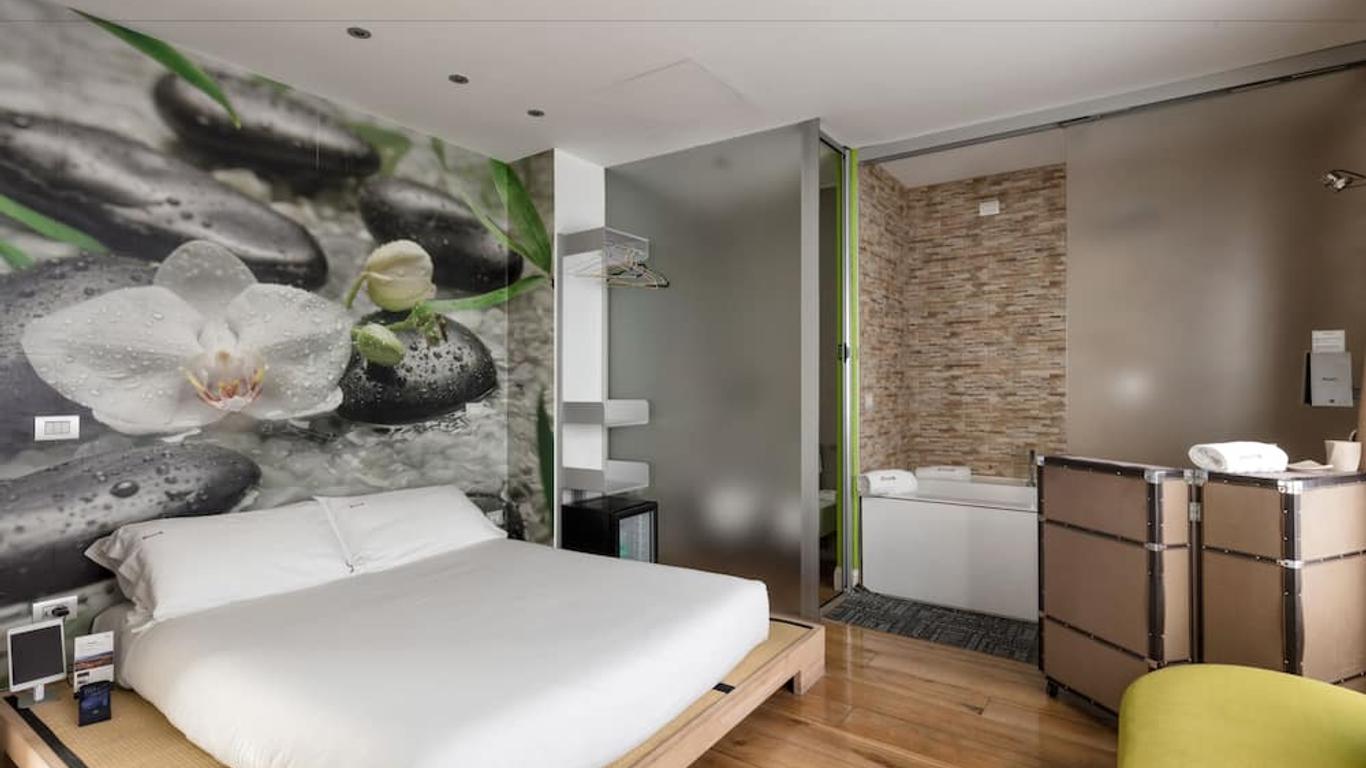 iRooms Forum & Colosseum