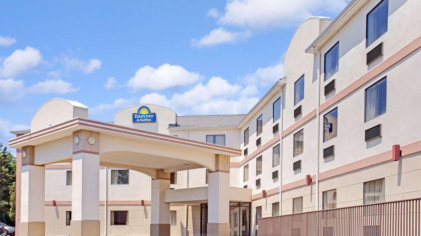 Days Inn & Suites by Wyndham Laurel Near Fort Meade