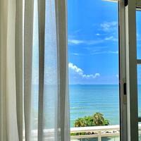 Hotel Shakey